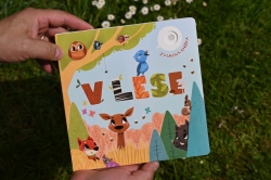 V lese. Book with sounds